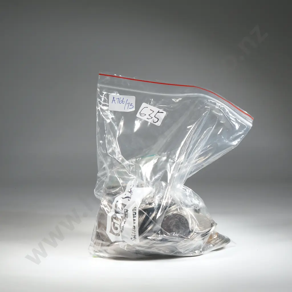 2.832 KG of Assorted New Zealand Half Crowns - 1947 & Later Image 1++