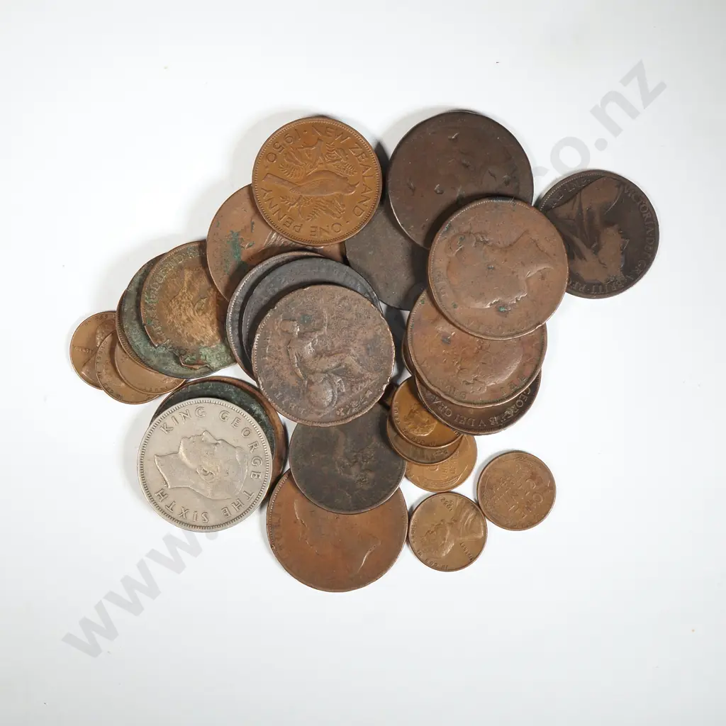 Assorted Mainly Older Copper Coinage Incl UK / US / NZ  Image 1++