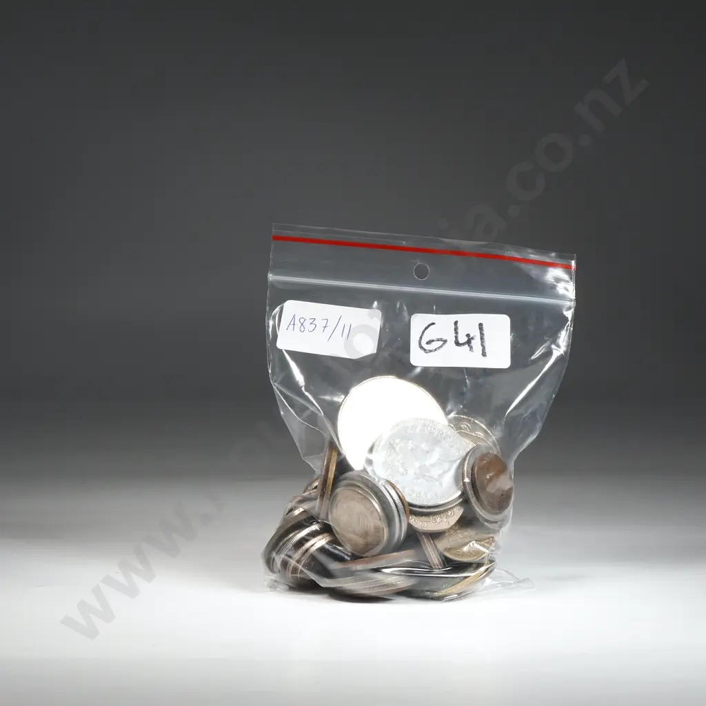 515 Grams of International Coinage  Image 1++