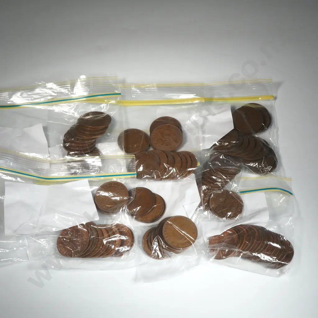 Assorted lot of New Zealand Pennys  Image 1++