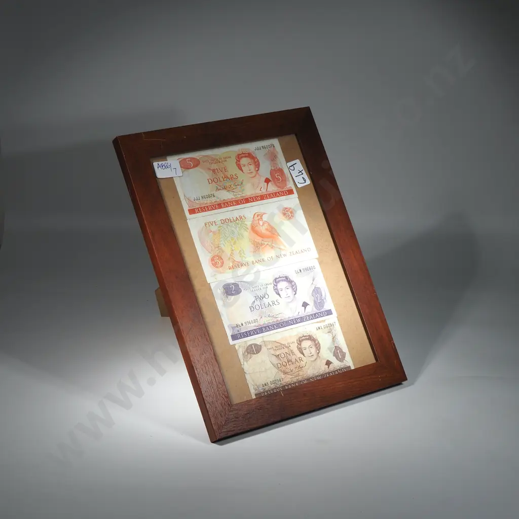 Framed New Zealand Banknotes  Image 1++