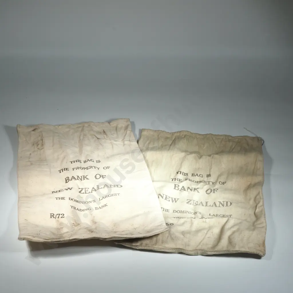 Two Vintage Cash Bags from the Reserve Bank of New Zealand Image 1++