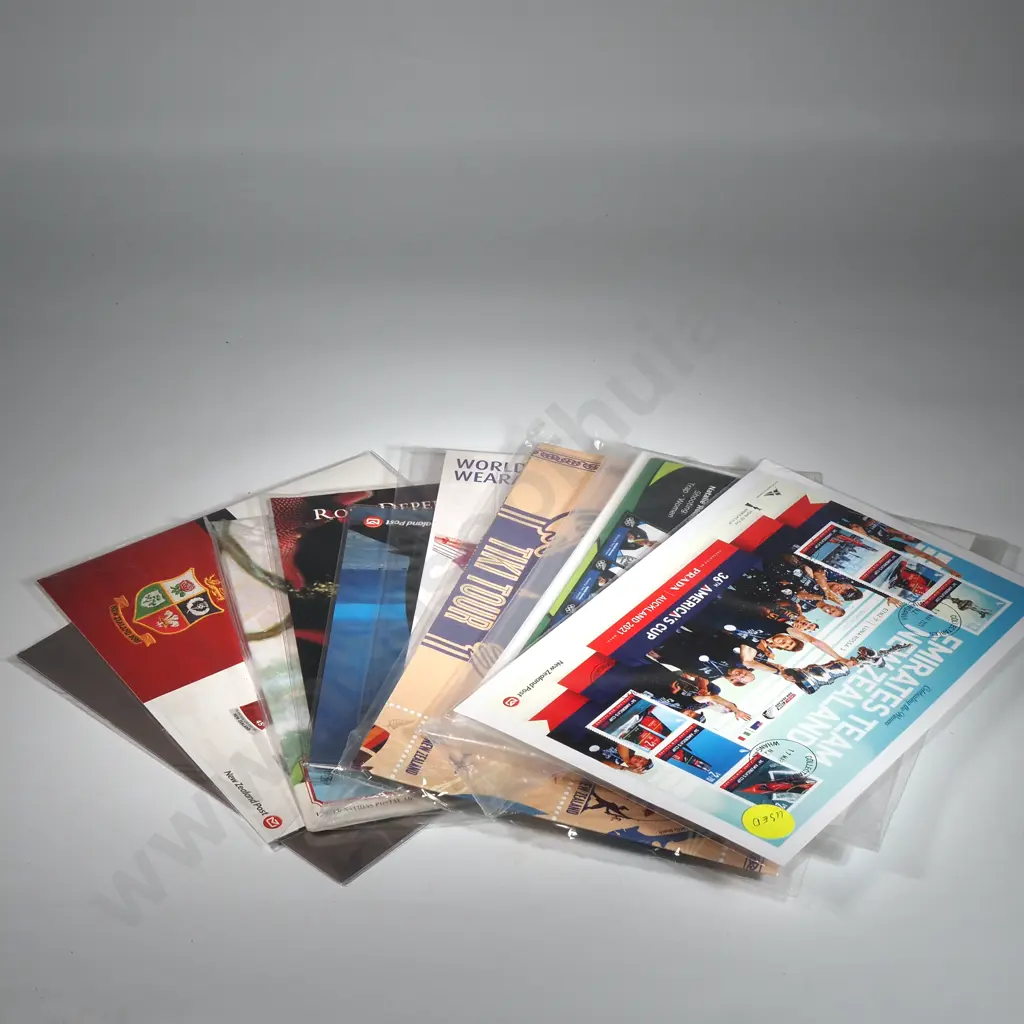 Assorted Lot of 10 New Zealand Post Presentation Packs Image 1++