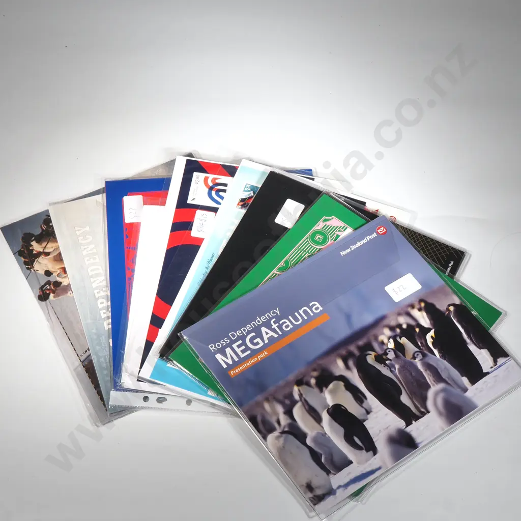 Assorted Lot of 10 New Zealand Post Presentation Packs  Image 1++