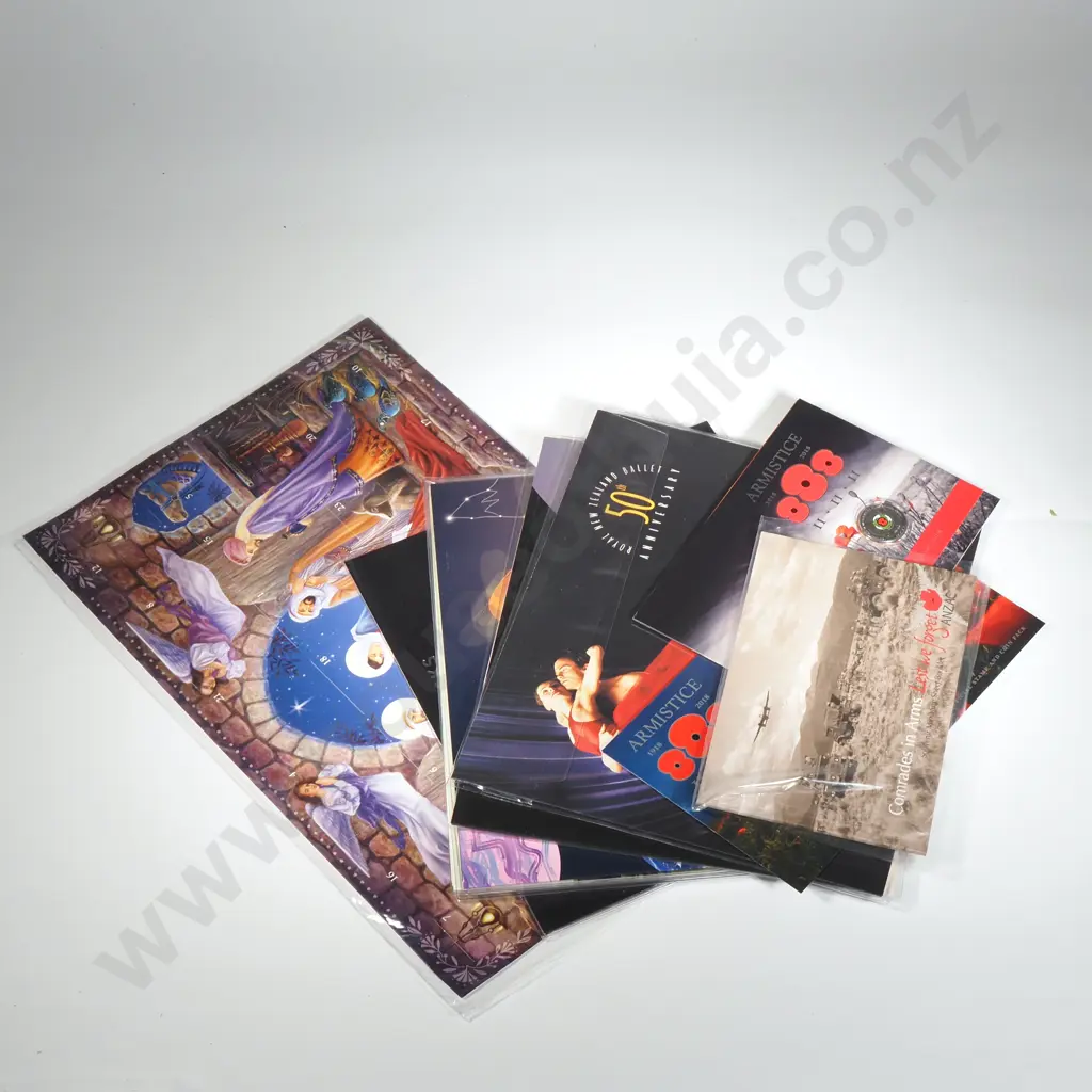 Assorted Lot of 10 New Zealand Post Presentation Packs Image 1++