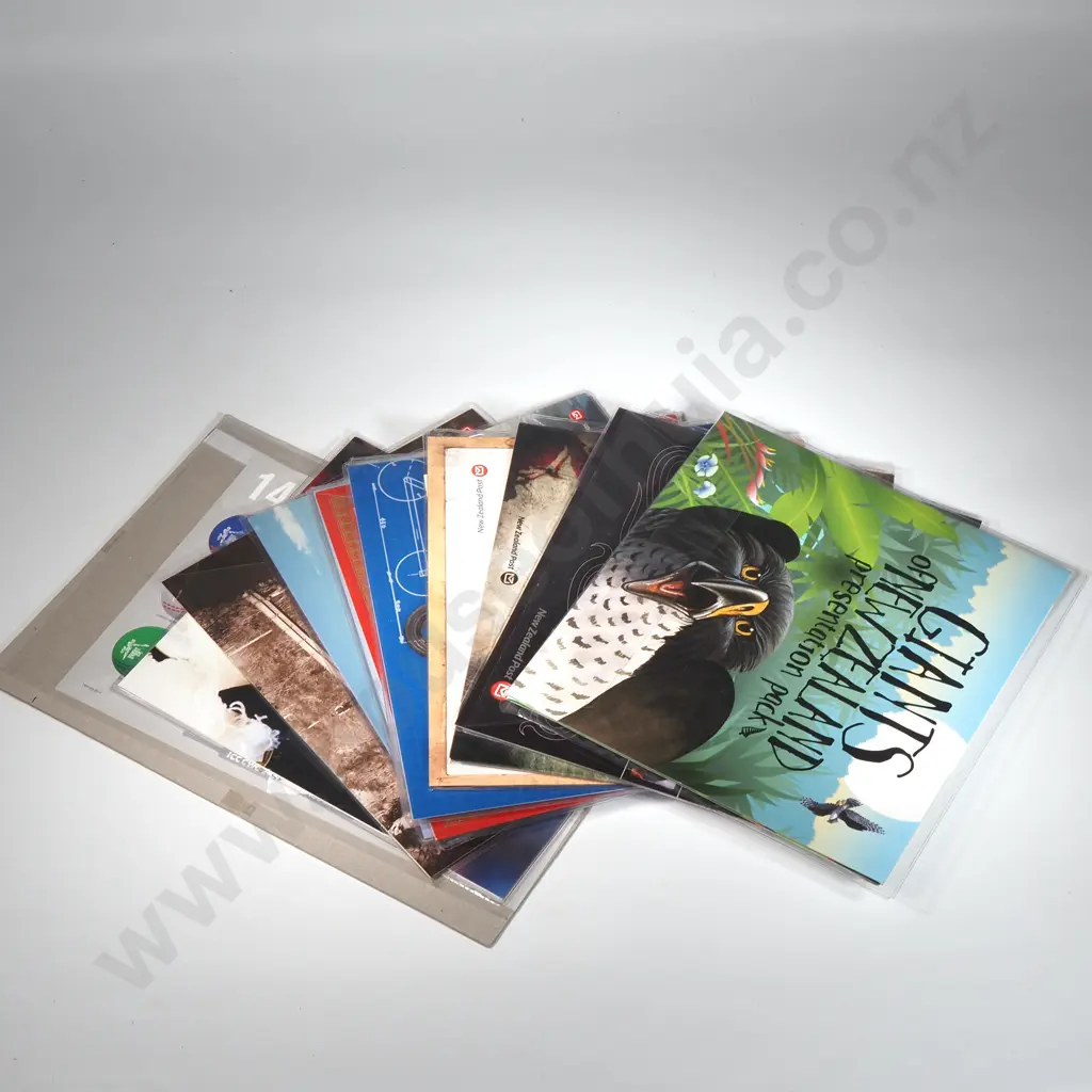 Assorted Lot of 10 New Zealand Post Presentation Packs Image 1++