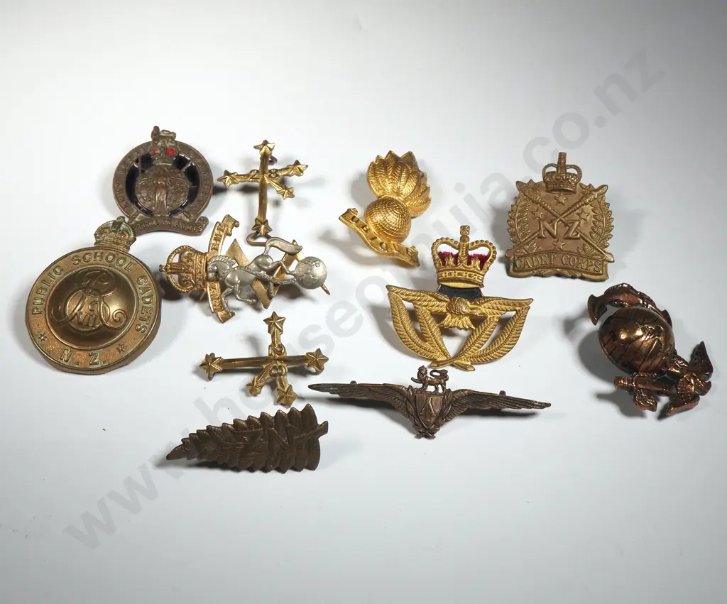 Assorted Lot of Military Badges  Image 1++