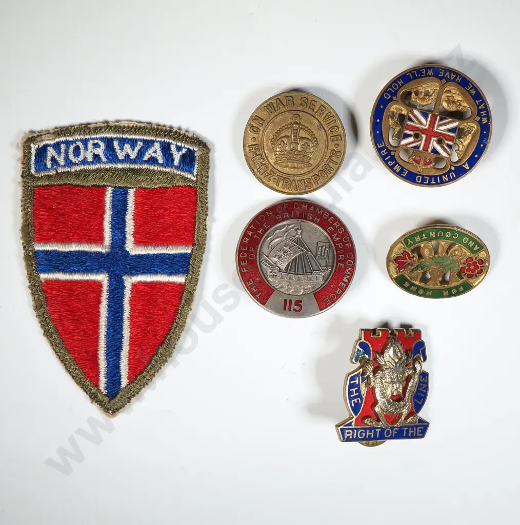 Assorted Patriotic Badges  Image 1++