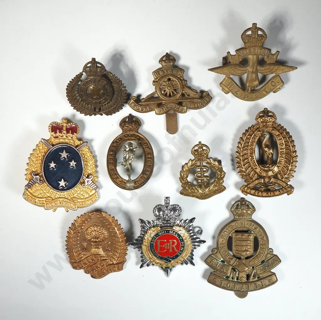 Assorted Lot of New Zealand Military Badges  Image 1++