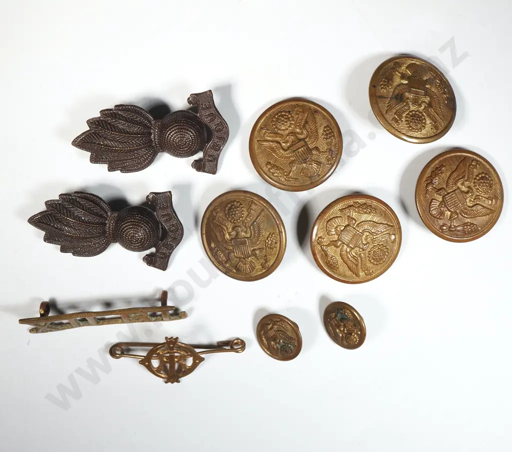 Assorted U.S. / UK Military Badges & Buttons Image 1++