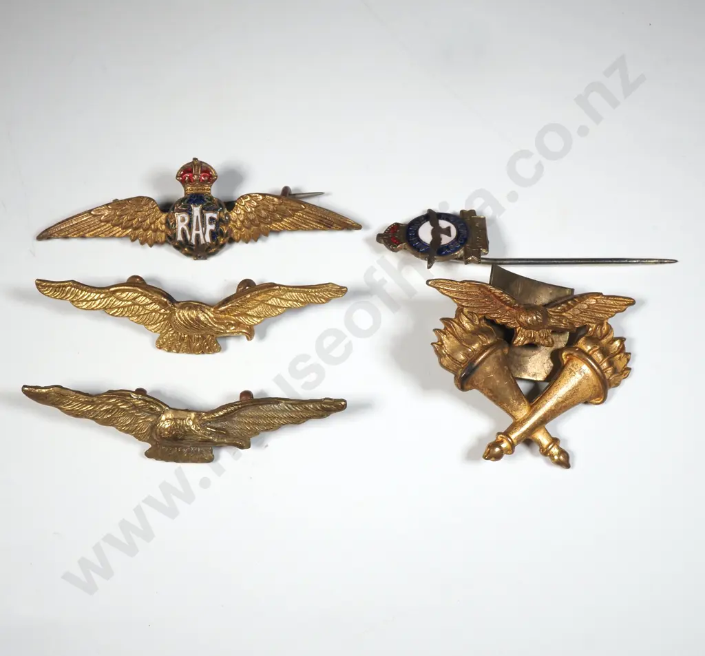 Assorted Lot of WW2 Flying Related Badges Image 1++