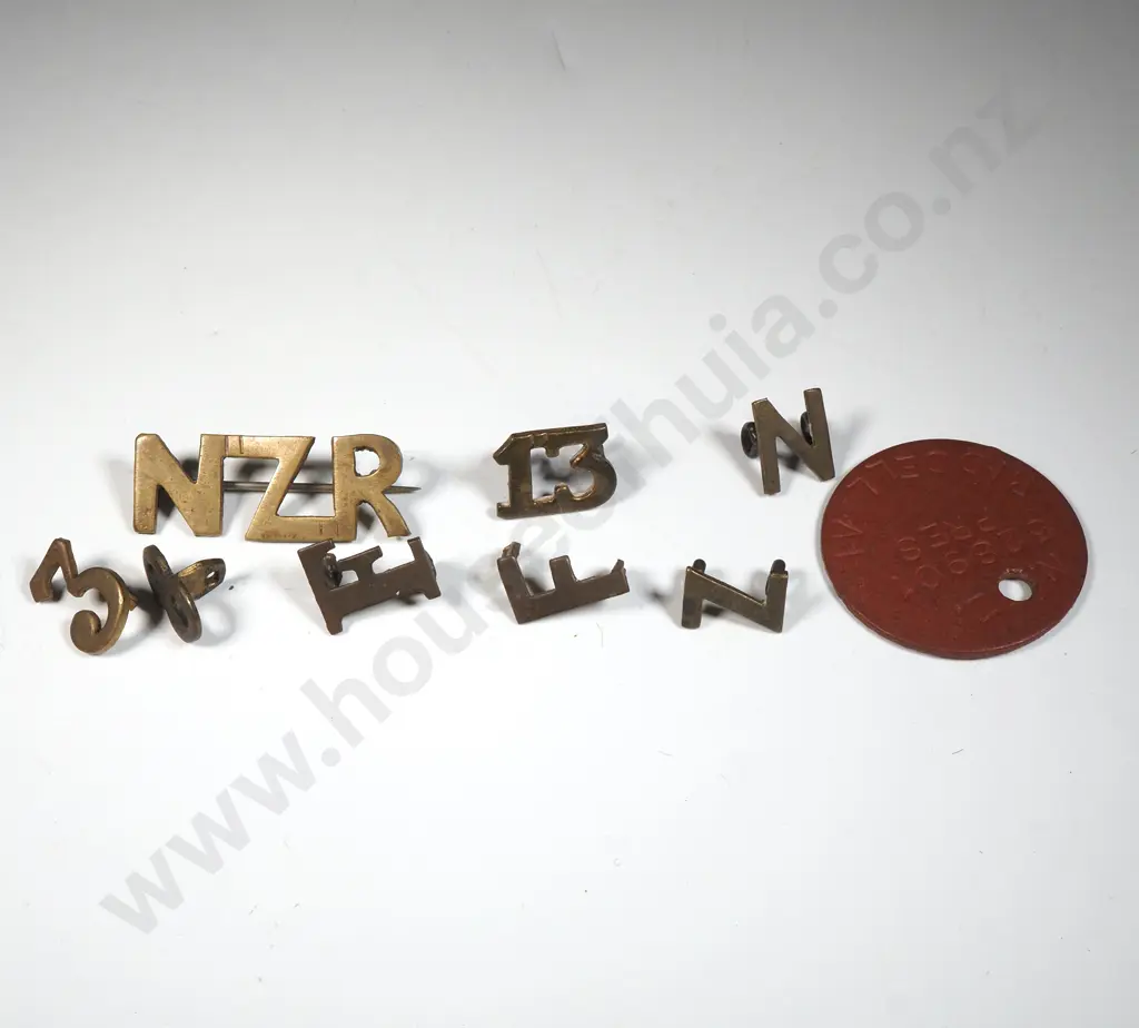 NZ Brass Shoulder Title & Numbers, & a WWII Dog Tag. Image 1++