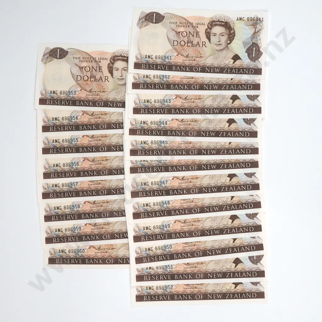 20 Consecutive One Dollar Russel Banknotes - AUNC - Total CV $180  Image 1++