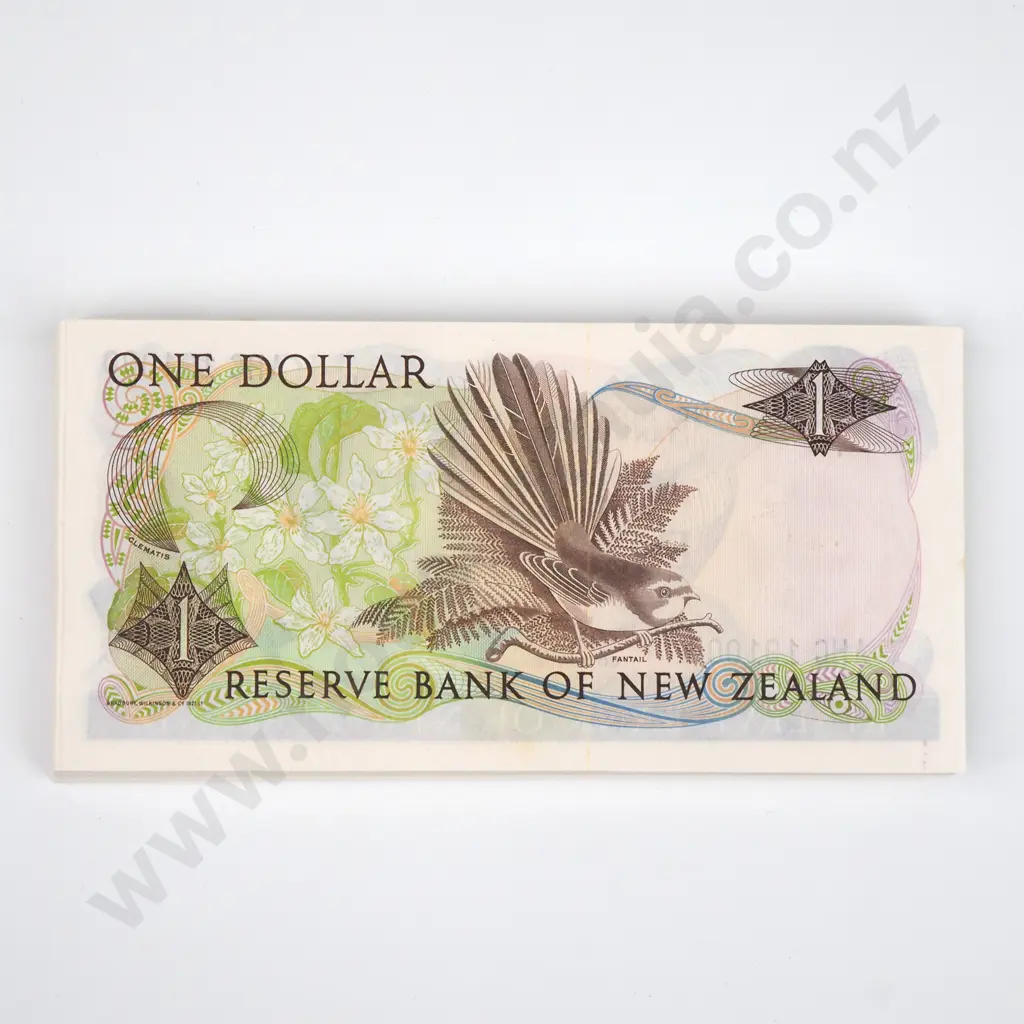 Bundle of 100 UNC New Zealand One Dollar Russell Banknotes - Consistent Small Wet Ink Transfer  Image 1++