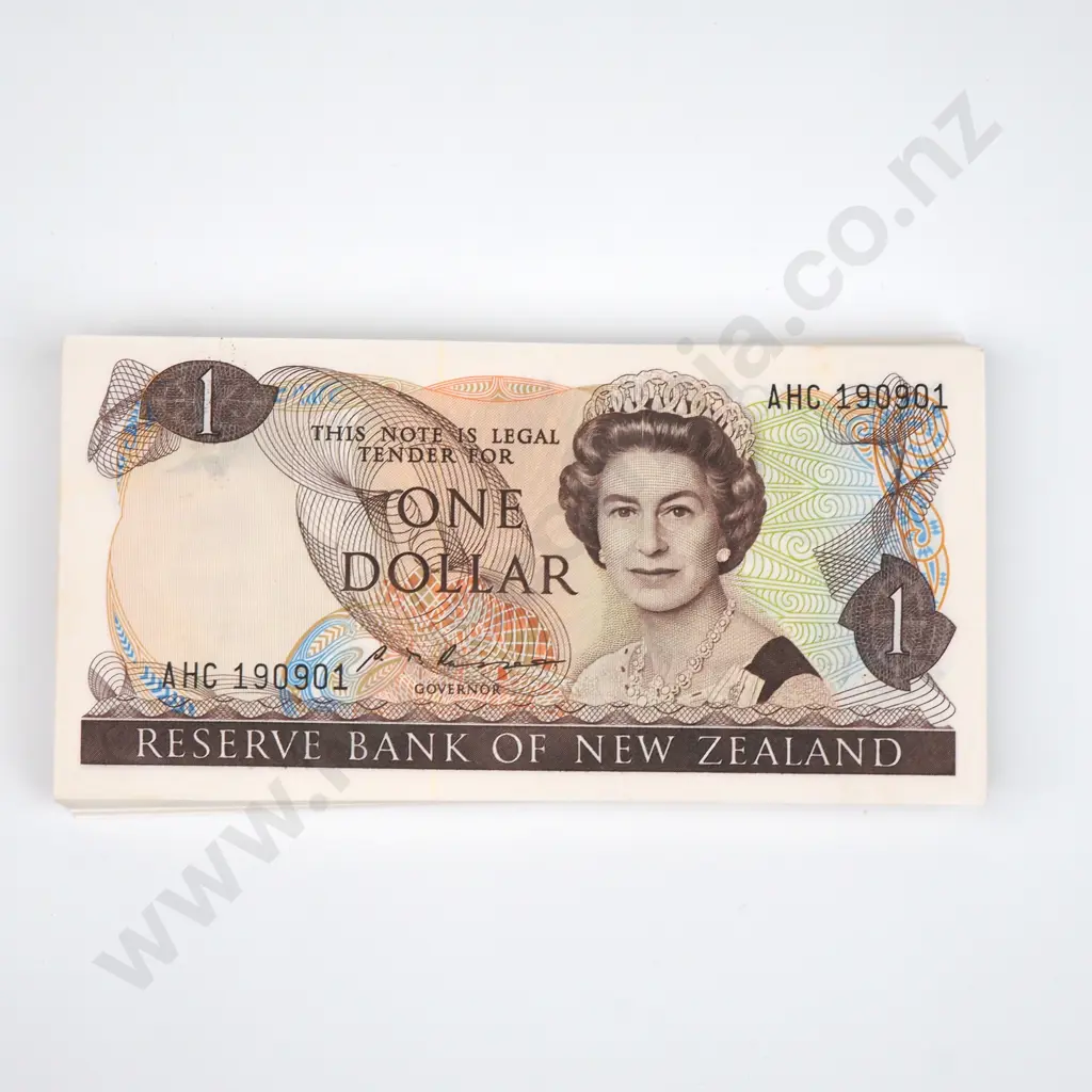 Bundle of 100 UNC New Zealand One Dollar Russell Banknotes - Consistent Small Wet Ink Transfer  Image 1++