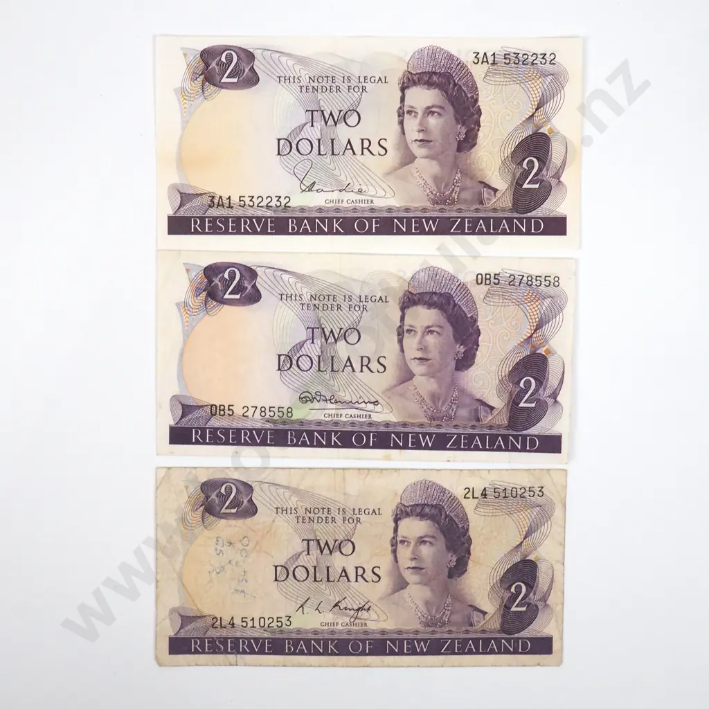 Three New Zealand Two Dollar Banknotes  Image 1++