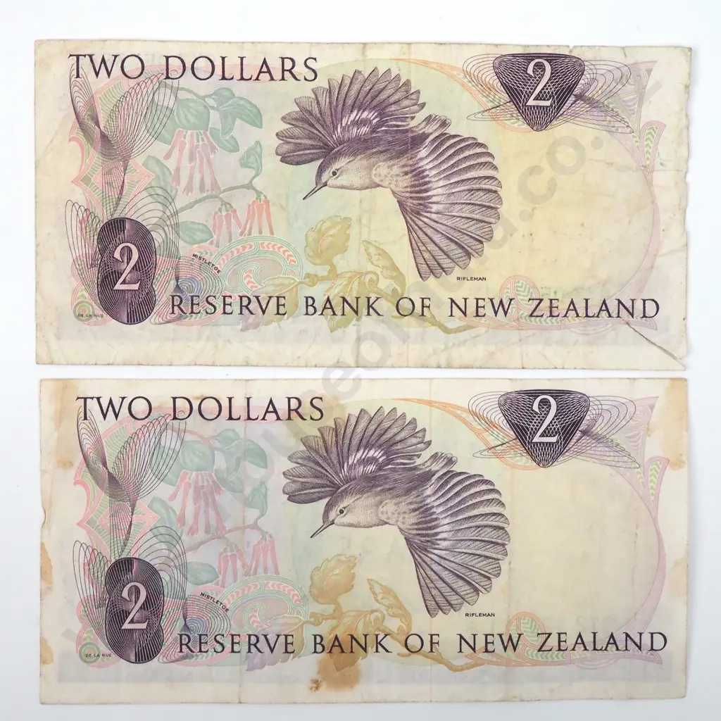 Two New Zealand Two Dollar Star Banknotes  Image 1++