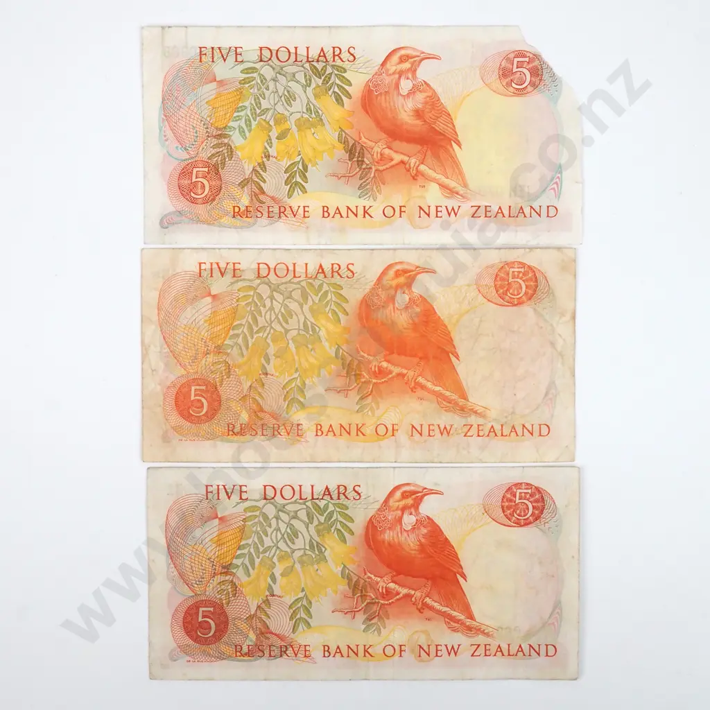 Three New Zealand Five Dollar Banknotes incl Star Note  Image 1++