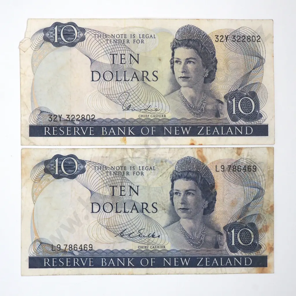 Two New Zealand Ten Dollar Banknotes  Image 1++