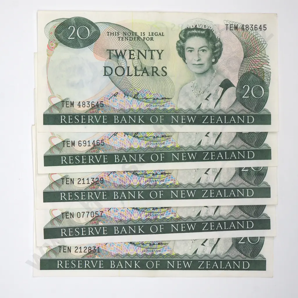 Five Twenty Dollar Russell Banknotes - Various Prefixes - EF Min Total CV $350 Image 1++