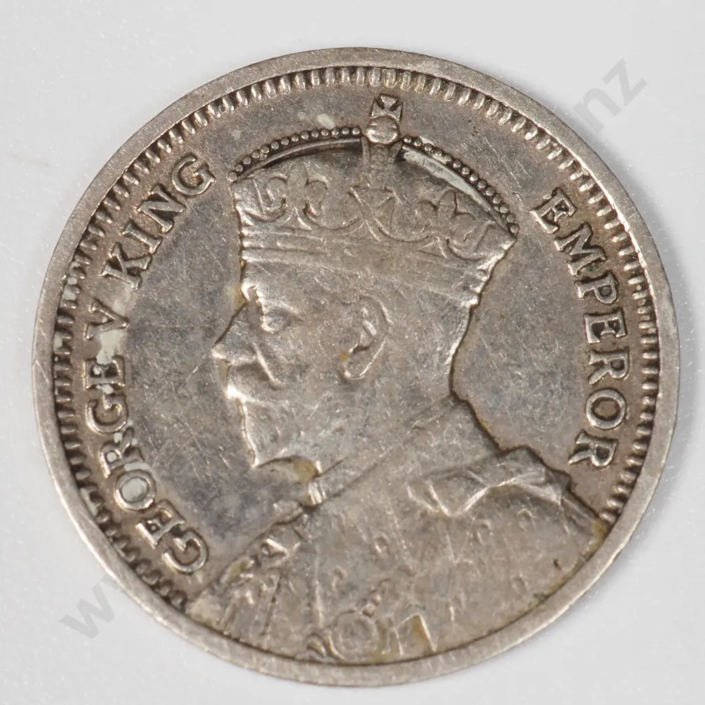 1935 New Zealand Threepence Coin  Image 1++