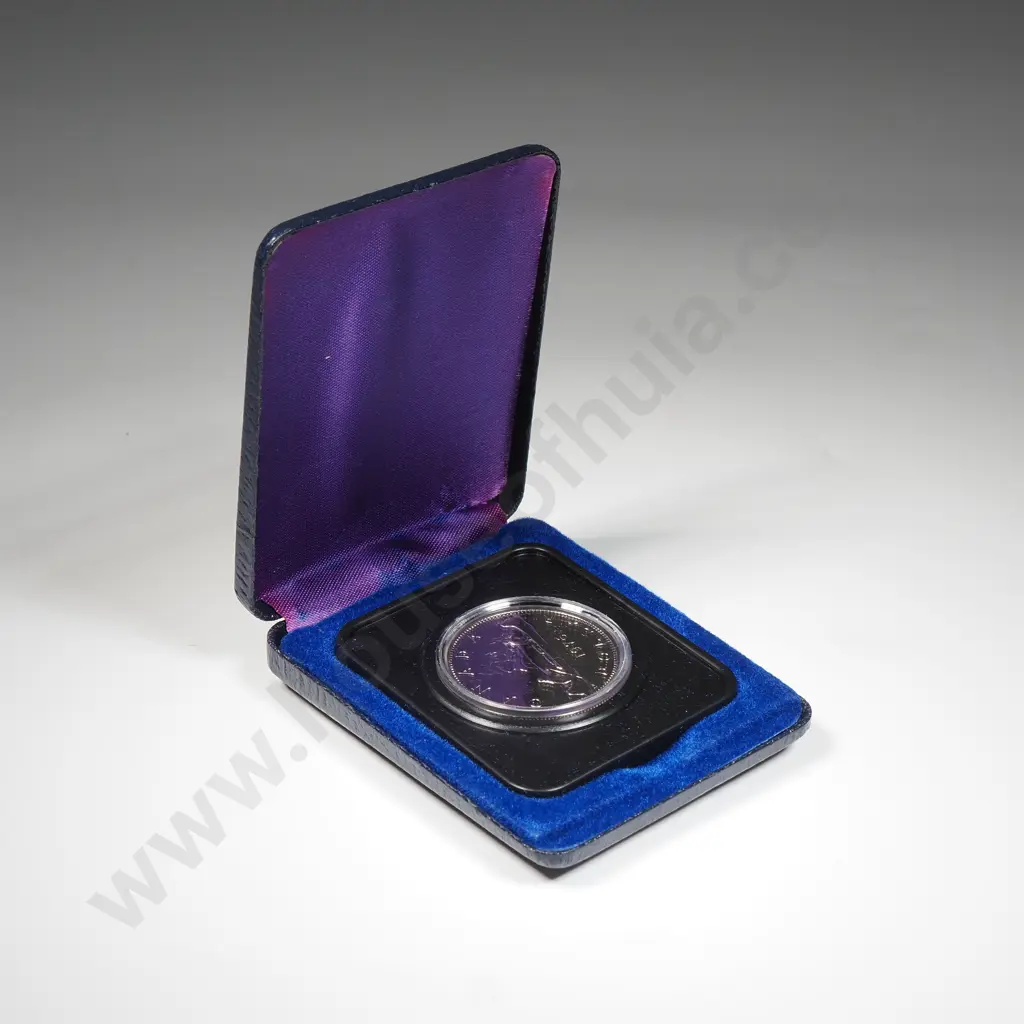 1976 Cased Canada Silver Dollar Coin  Image 1++