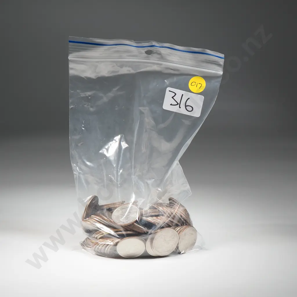 128 x USA State quarter dollars in nice condition Image 1++