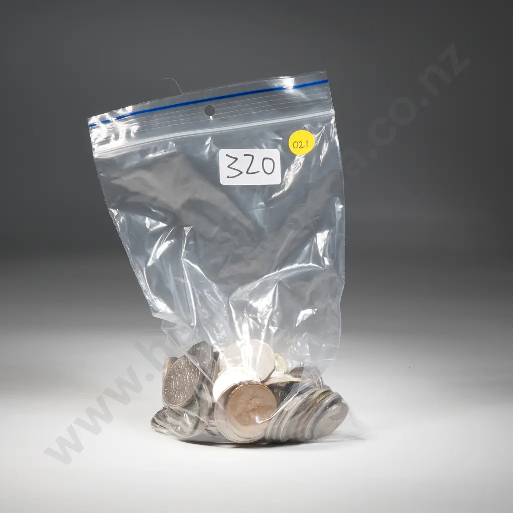 75 x excellent condition post 1960 world coins Image 1++