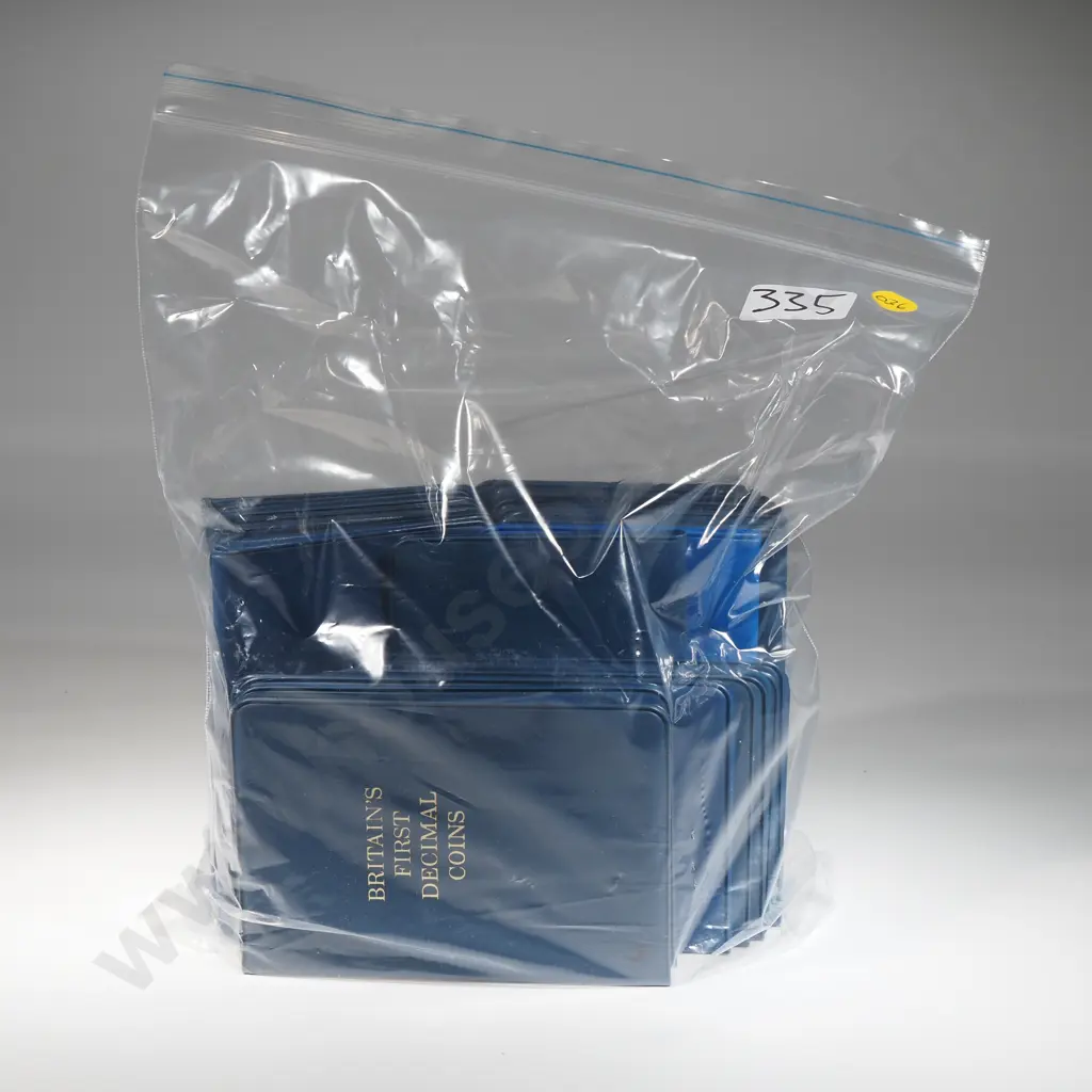 32 x five coin unc sets, half pence to ten pence, ‘Britain’s First Decimal Coins’. Combine C.V. 32 pounds ( NZD $75 ) Image 1++