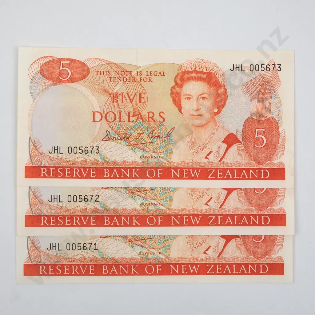 Three Consecutive Five Dollar Brash Banknotes - AUNC  Image 1++