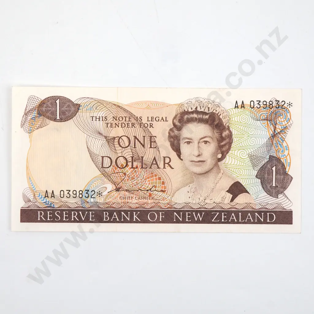 New Zealand Hardie AA Star One Dollar Banknote  Image 1++