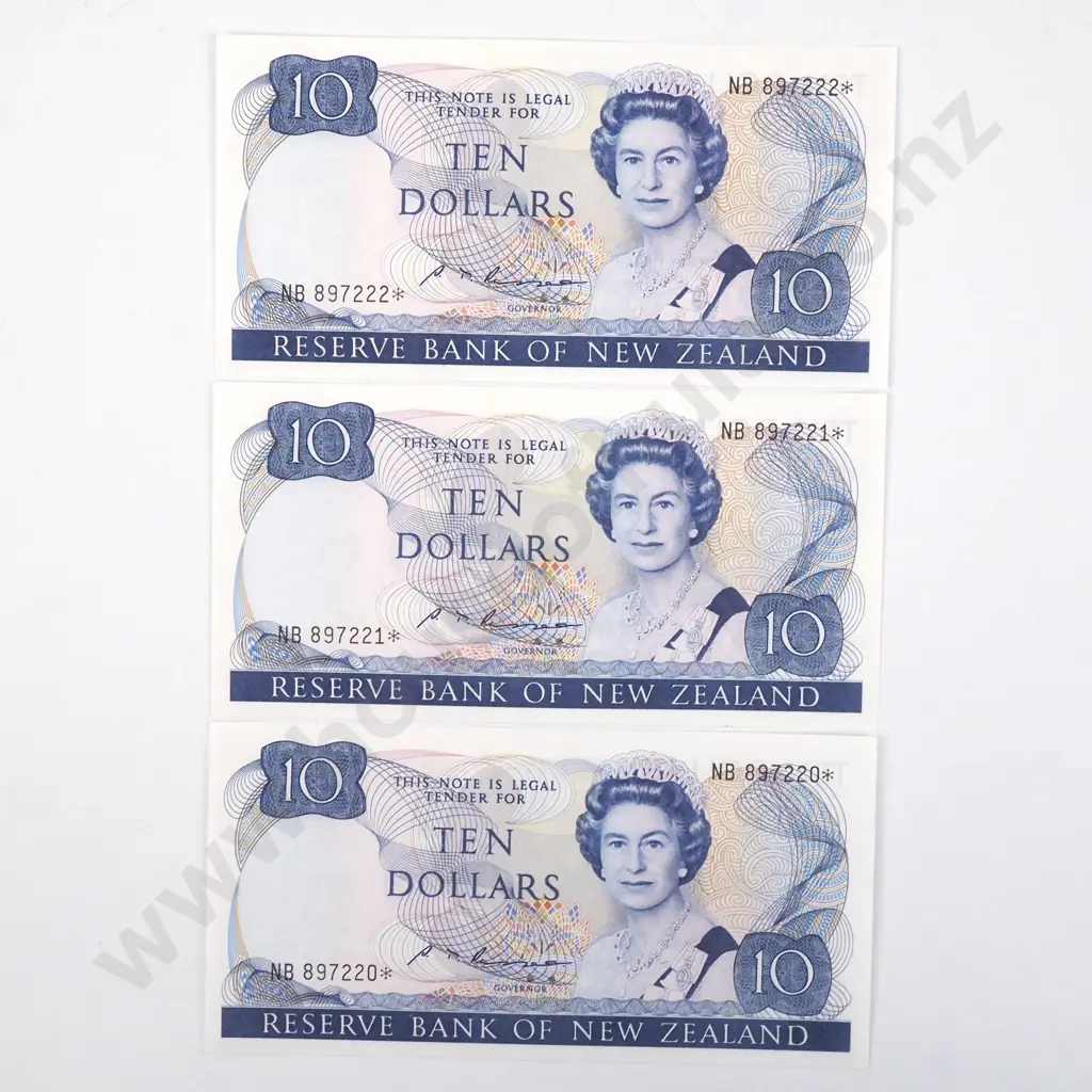 Three Consecutive New Zealand Russell Ten Dollar NB Star Banknotes AUNC - CV $750 Image 1++