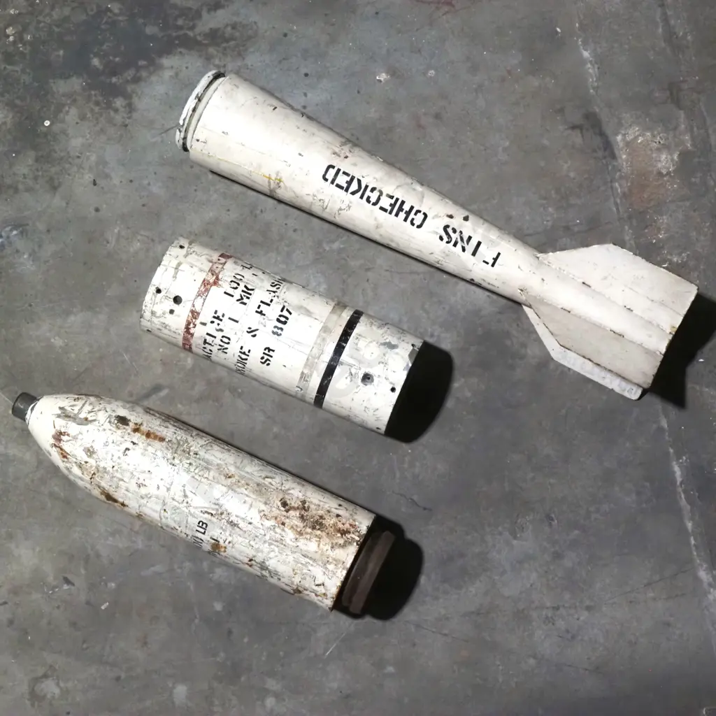 Inert Practice 100lb Smoke & Flash Bomb Image 1++