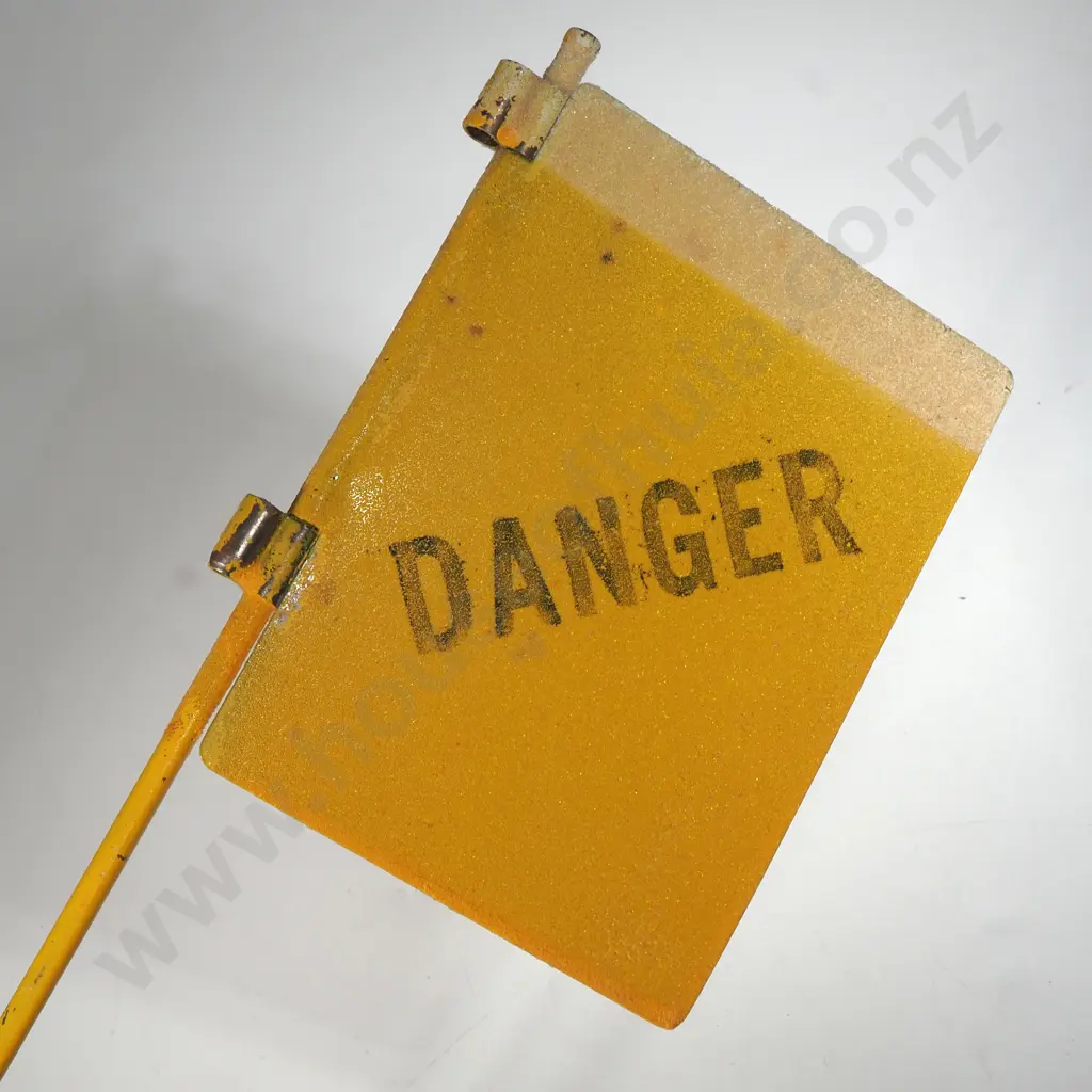 Reflective Metal Mine Marker (1) Image 1++