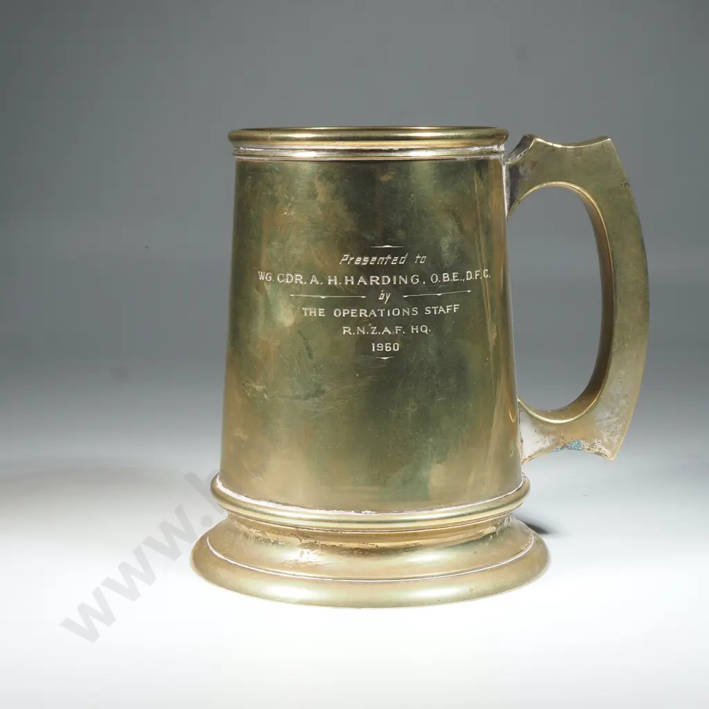 1960 Tankard Presented to Wing Commander A H Harding OBE DFC by the Operations Staff RNZAF HQ Image 1++