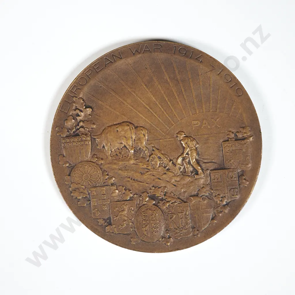 Cased 1914-1919 George V Pax Victoris European War Medal  Image 1++