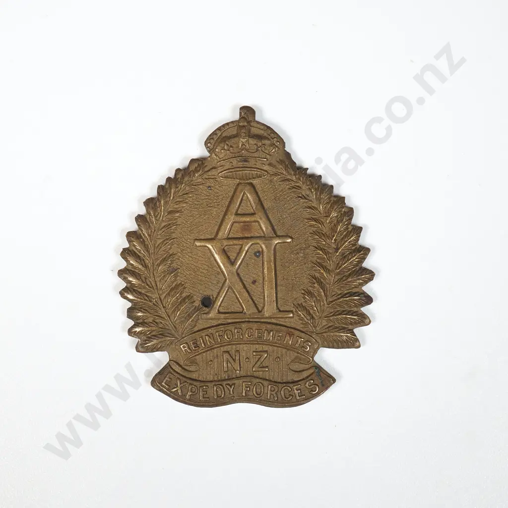 A 11 WW1 New Zealand Reinforcement badge - No lugs  Image 1++