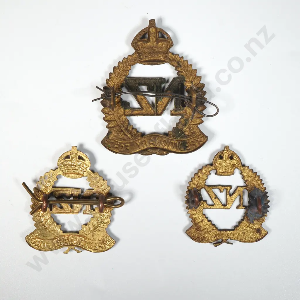 NZ Onward Cap & Collar Badges  Image 1++