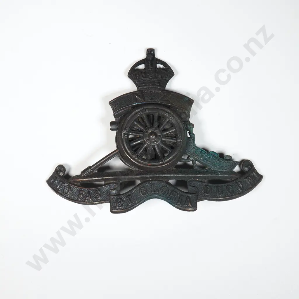Pre WW1 New Zealand Artillery Cap Badge w Turning Canon Wheel  Image 1++