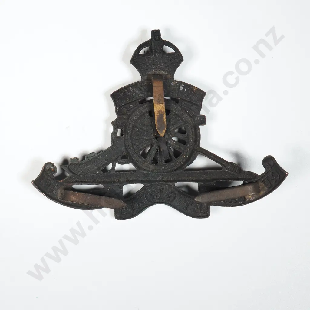 Pre WW1 New Zealand Artillery Cap Badge w Turning Canon Wheel  Image 1++