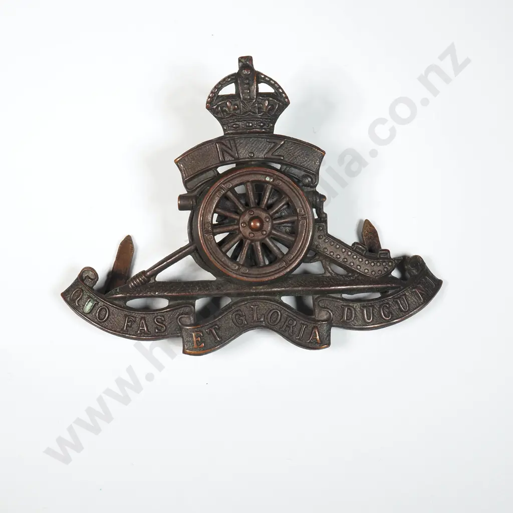 Pre WW1 New Zealand Artillery Cap Badge w Turning Canon Wheel  Image 1++