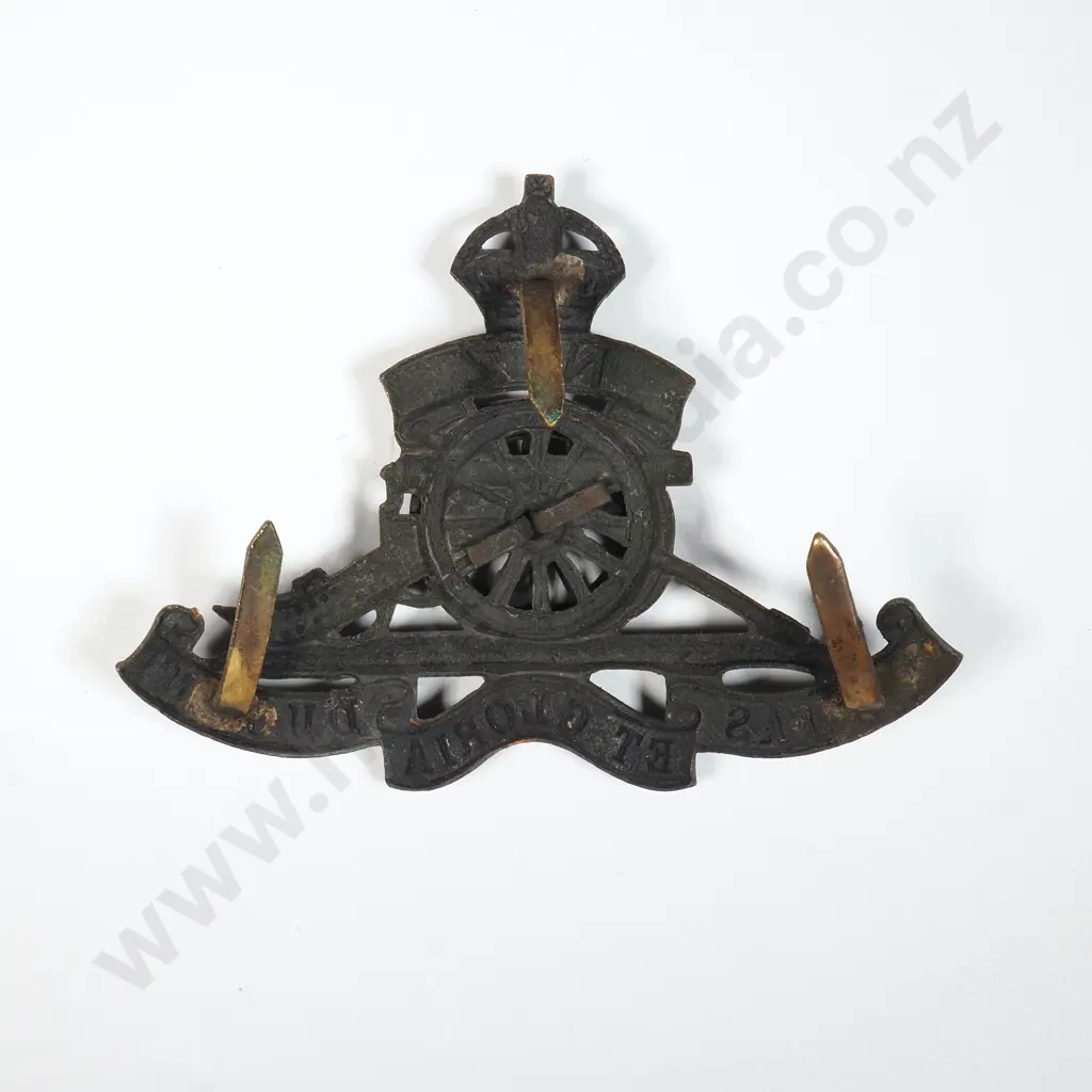 Pre WW1 New Zealand Artillery Cap Badge w Turning Canon Wheel  Image 1++