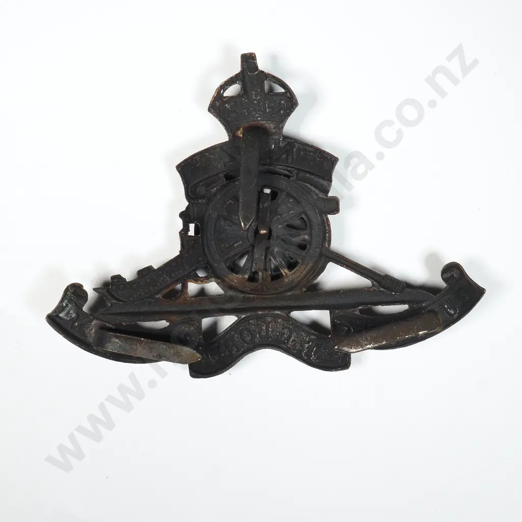 Pre WW1 New Zealand Artillery Cap Badge w Turning Canon Wheel  Image 1++