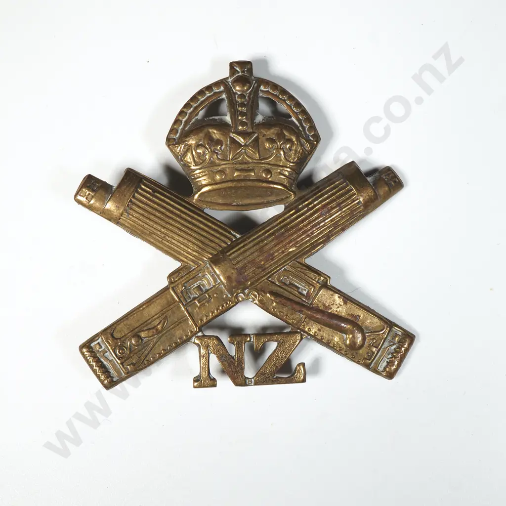 WW1 New Zealand Machine Gun Stubby Barrell Cap Badge  Image 1++