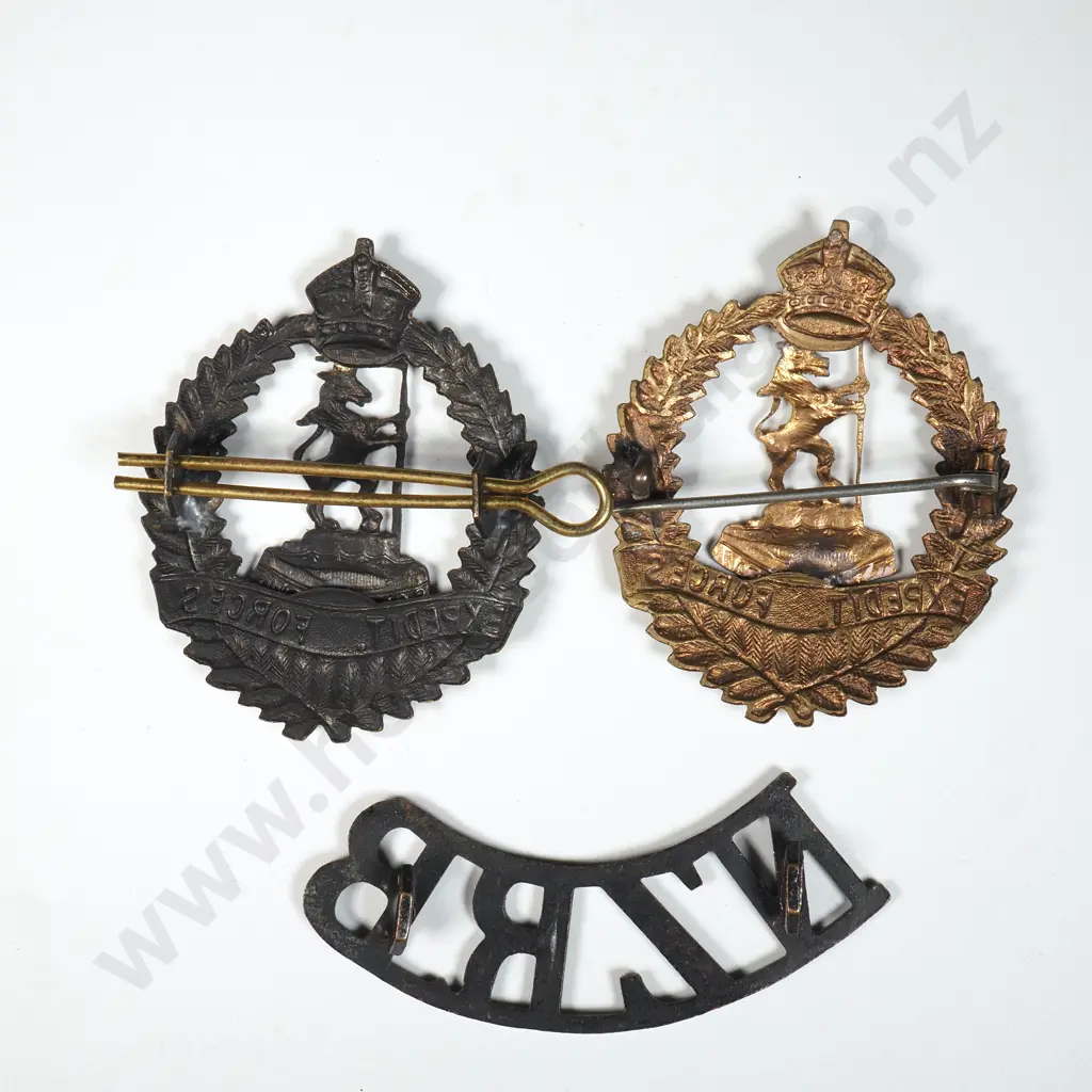 Pair of WW1 NZ Rifle Brigade Collar Badges & Shoulder Title Image 1++