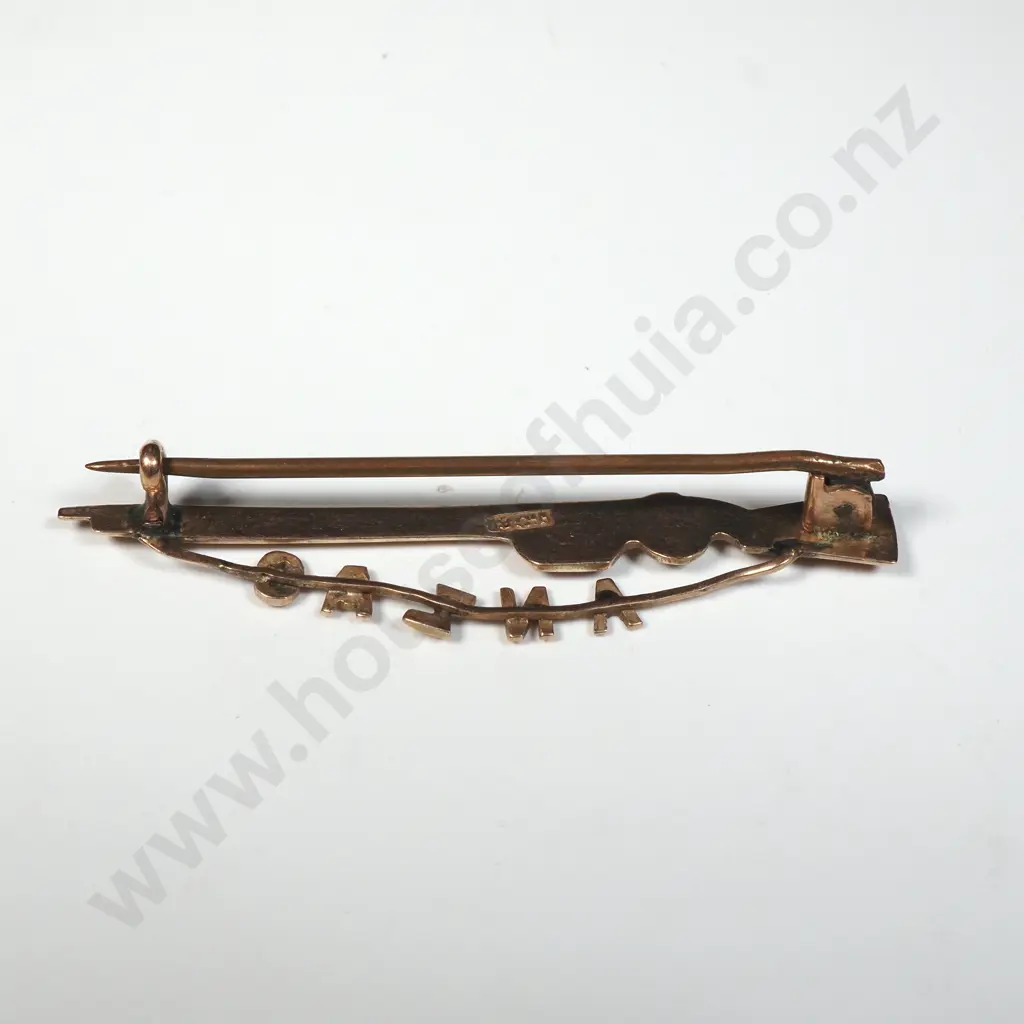 WWI 9ct Gold Rifle Sweetheart Badge - ANZAC on Sling. Image 1++