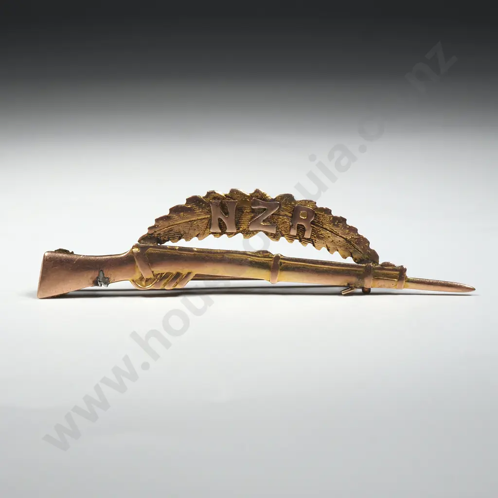 WWI 9ct Gold Rifle Sweetheart Badge w NZR on Fern Leaf - Sling Missing. Image 1++