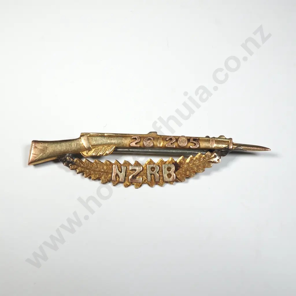 WWI 9ct Gold Rifle Sweetheart Badge - NZRB in Fern Leaf 26/205. Image 1++