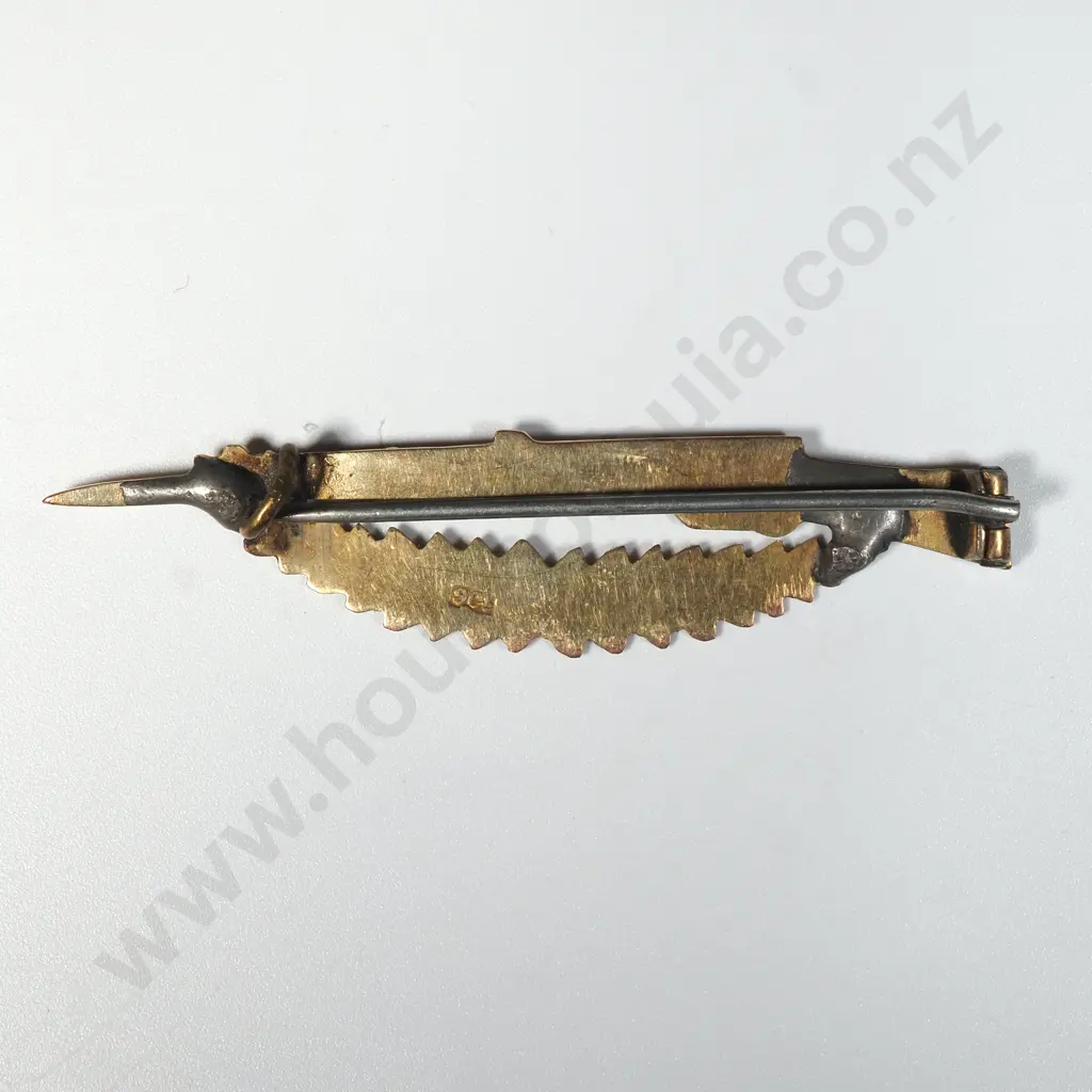 WWI 9ct Gold Rifle Sweetheart Badge - NZRB in Fern Leaf 26/205. Image 1++