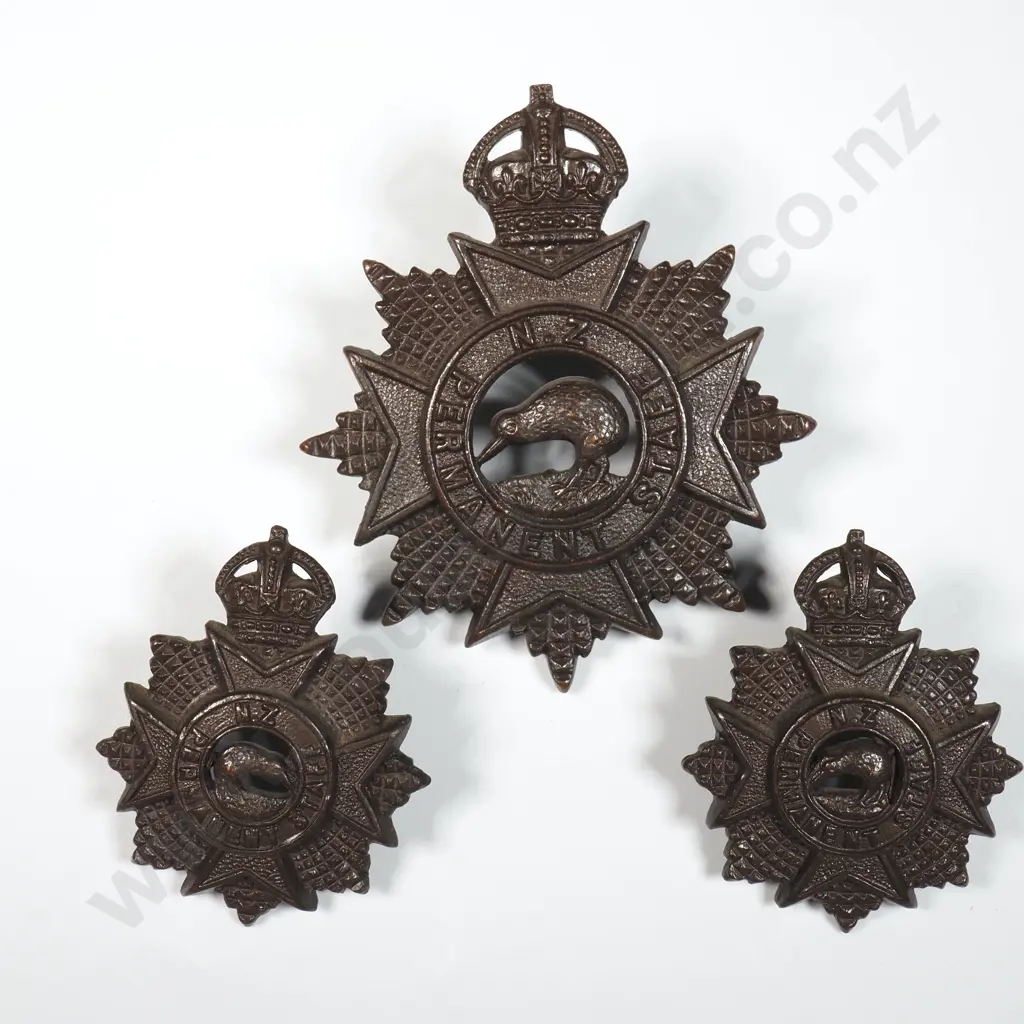 Pair of WW1 NZ Permanent Staff Collar Badges & Cap Badge Image 1++